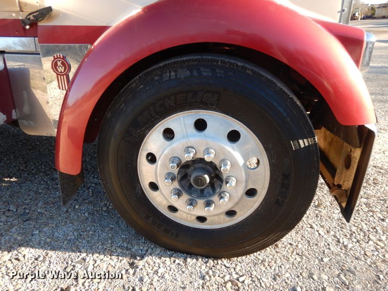 image for item DI8063 2006 Kenworth W900  semi truck