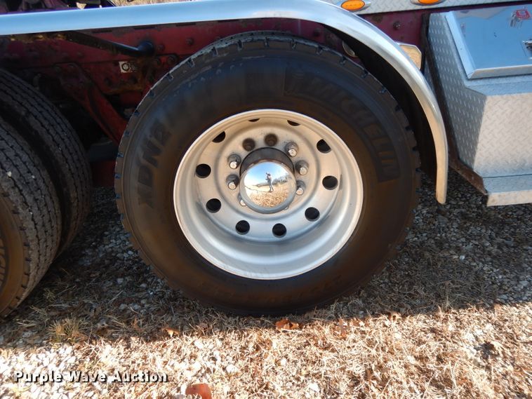 image for item DI8063 2006 Kenworth W900  semi truck