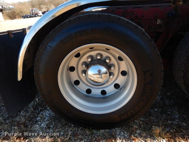 image for item DI8063 2006 Kenworth W900  semi truck