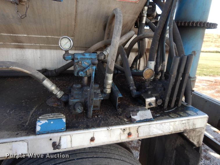 image for item DI8115 1992 Ledwell feed delivery trailer