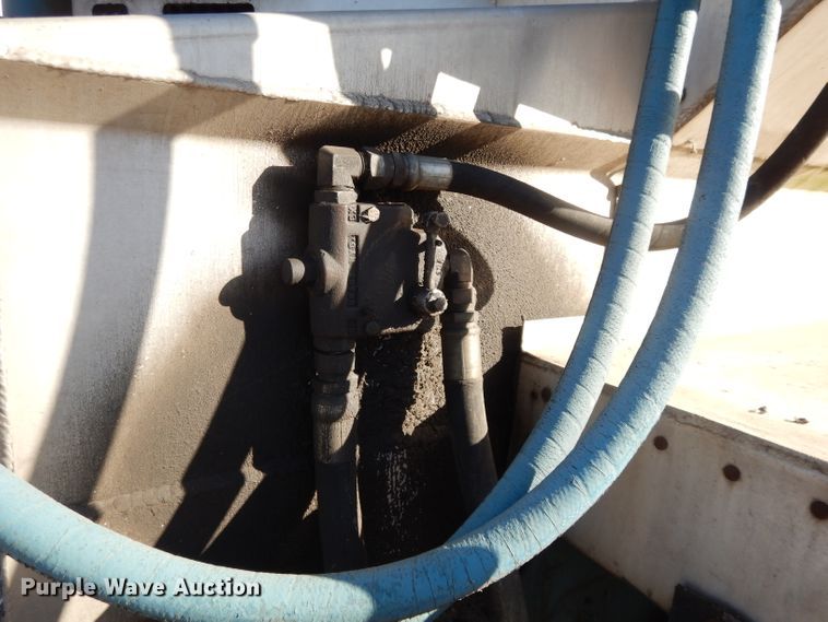 image for item DI8115 1992 Ledwell feed delivery trailer