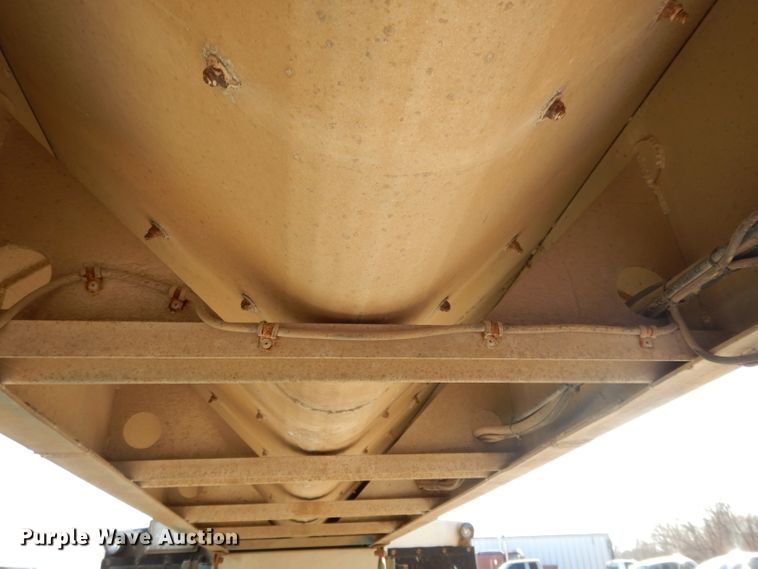 image for item DI8115 1992 Ledwell feed delivery trailer