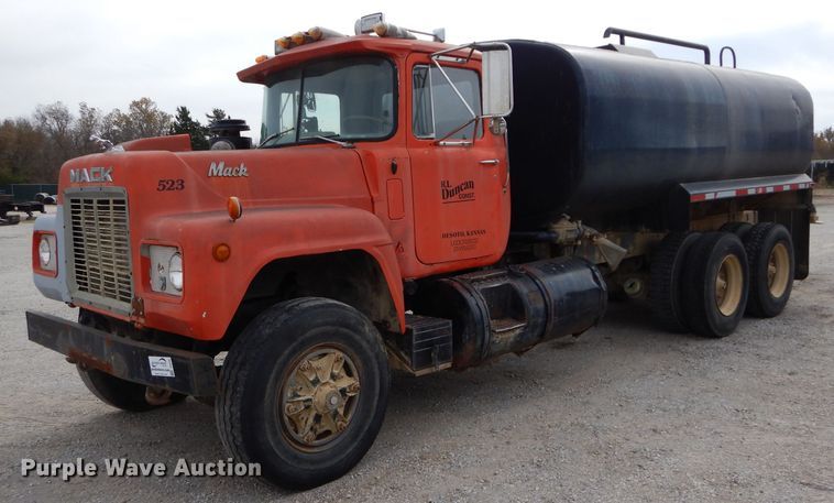 image for item DI8365 1982 Mack RD688S  water truck