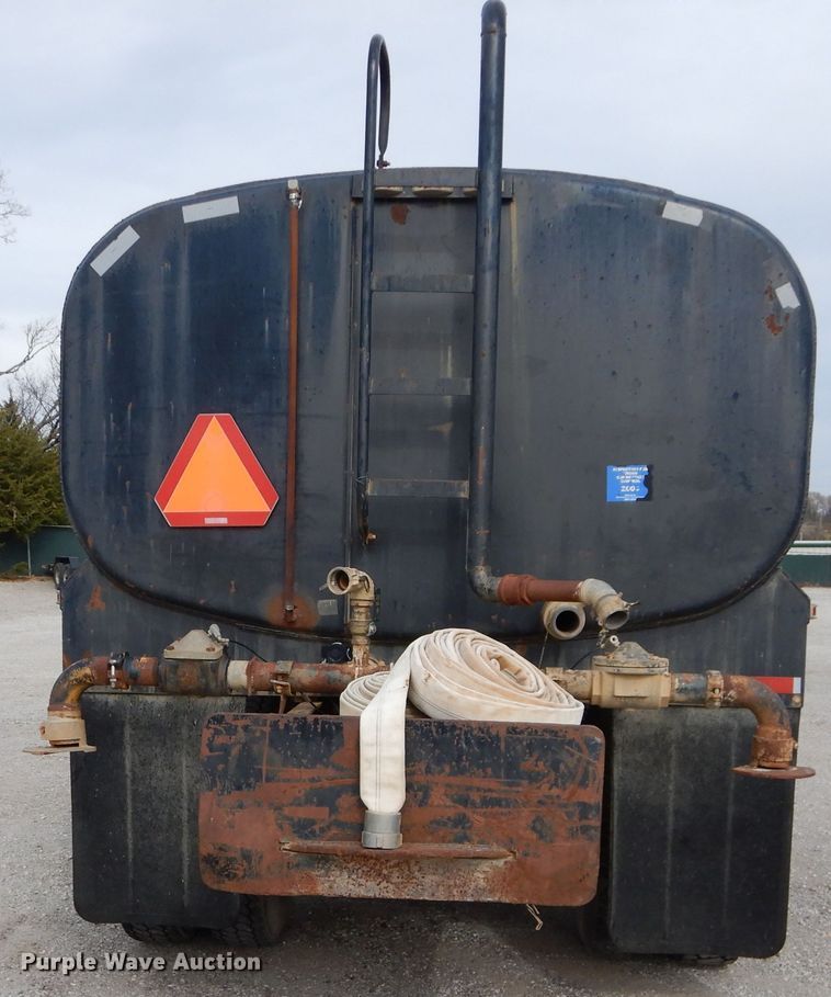 image for item DI8365 1982 Mack RD688S  water truck