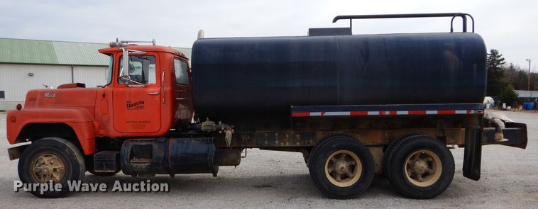 image for item DI8365 1982 Mack RD688S  water truck