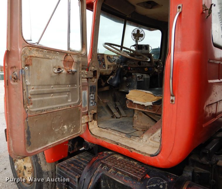 image for item DI8365 1982 Mack RD688S  water truck