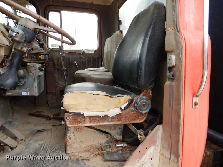 image for item DI8365 1982 Mack RD688S  water truck