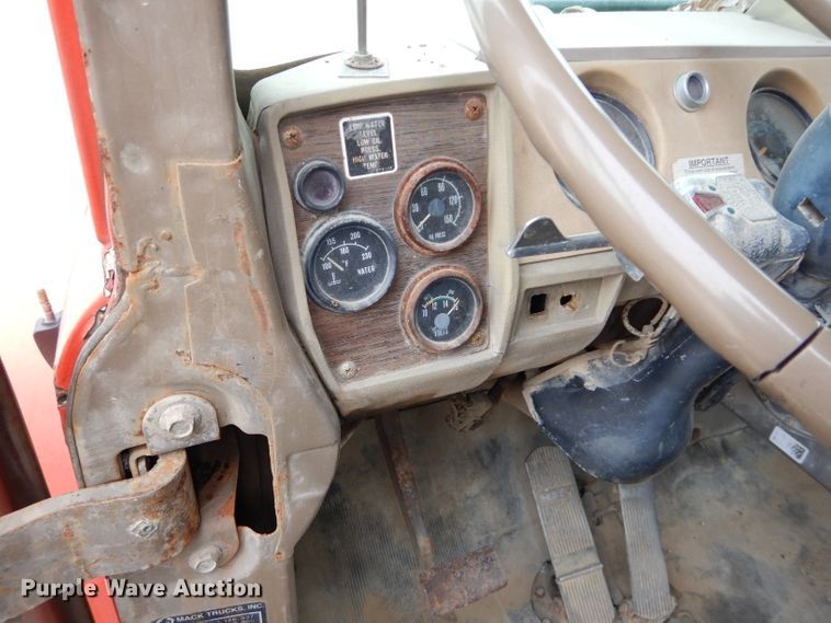 image for item DI8365 1982 Mack RD688S  water truck