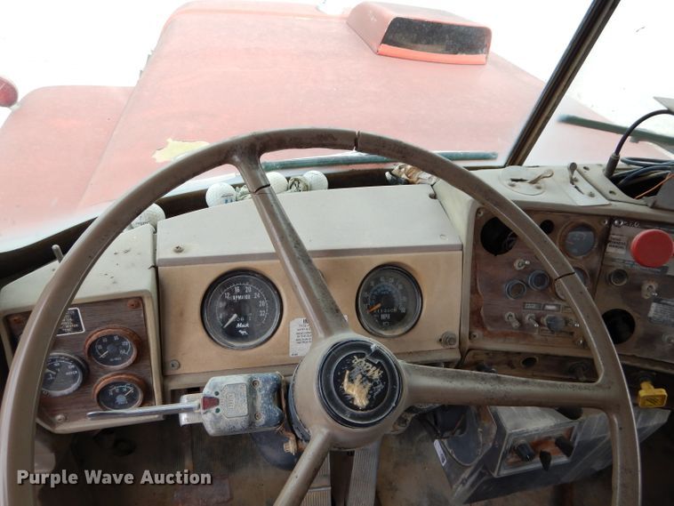 image for item DI8365 1982 Mack RD688S  water truck