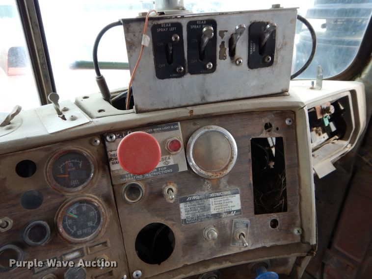 image for item DI8365 1982 Mack RD688S  water truck