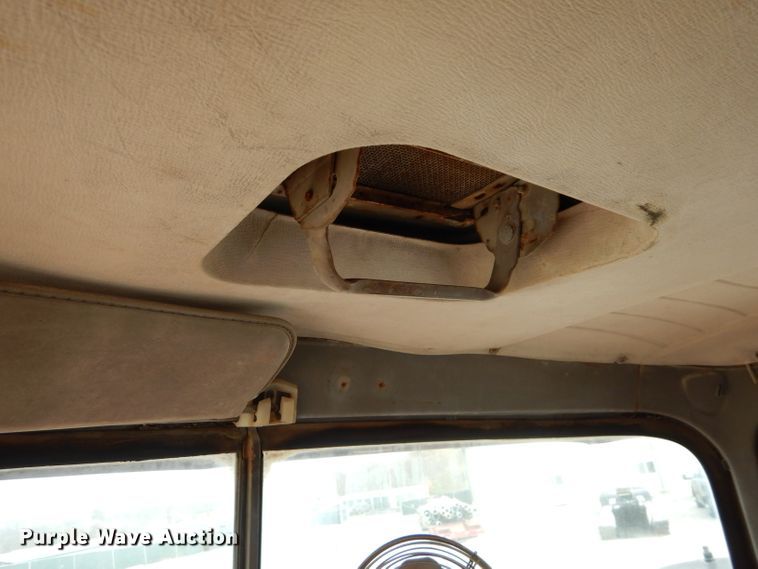 image for item DI8365 1982 Mack RD688S  water truck