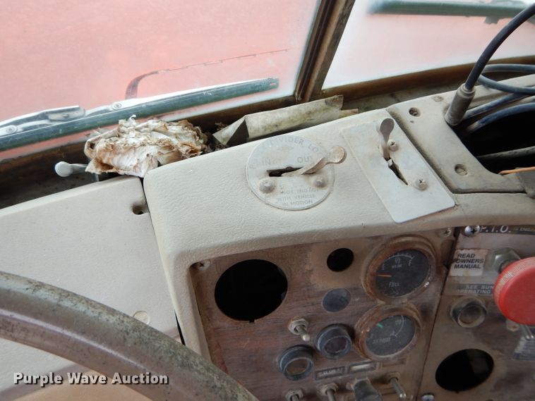 image for item DI8365 1982 Mack RD688S  water truck