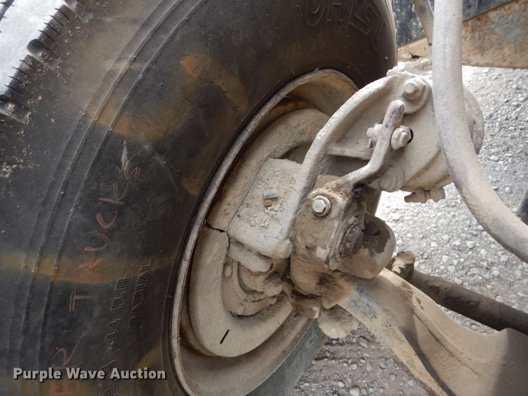 image for item DI8365 1982 Mack RD688S  water truck