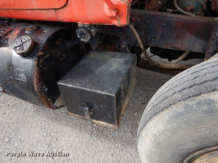 image for item DI8365 1982 Mack RD688S  water truck