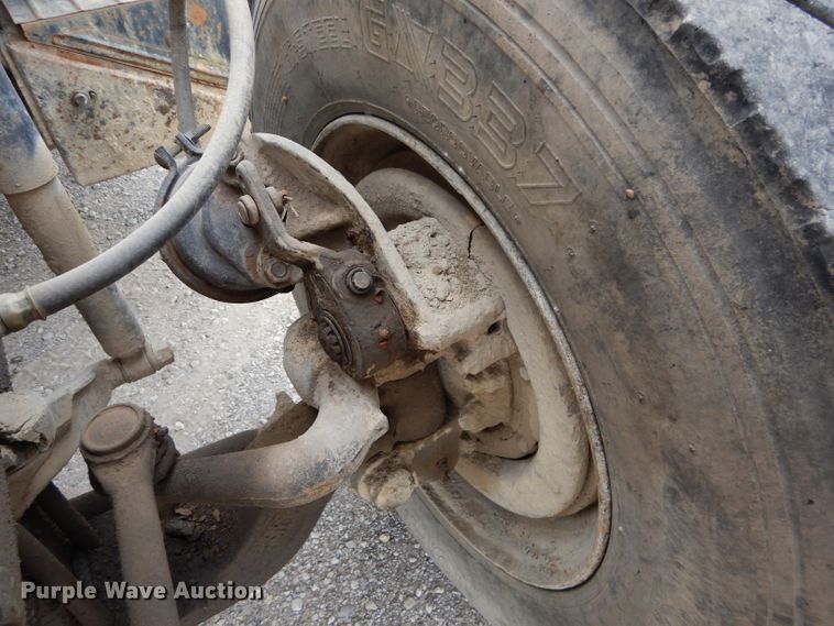 image for item DI8365 1982 Mack RD688S  water truck