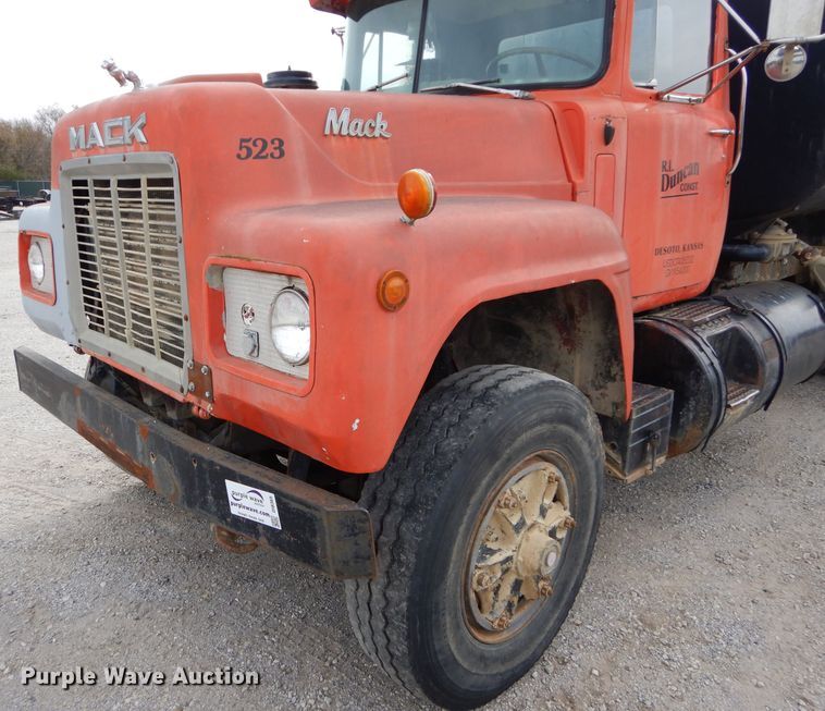 image for item DI8365 1982 Mack RD688S  water truck