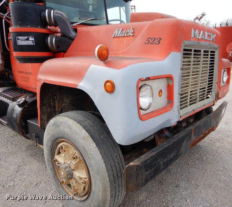 image for item DI8365 1982 Mack RD688S  water truck
