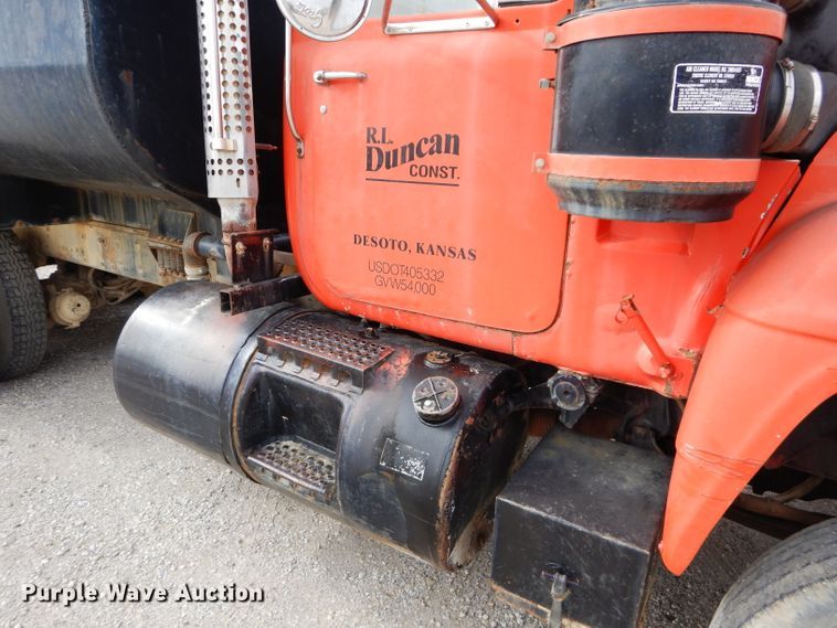 image for item DI8365 1982 Mack RD688S  water truck