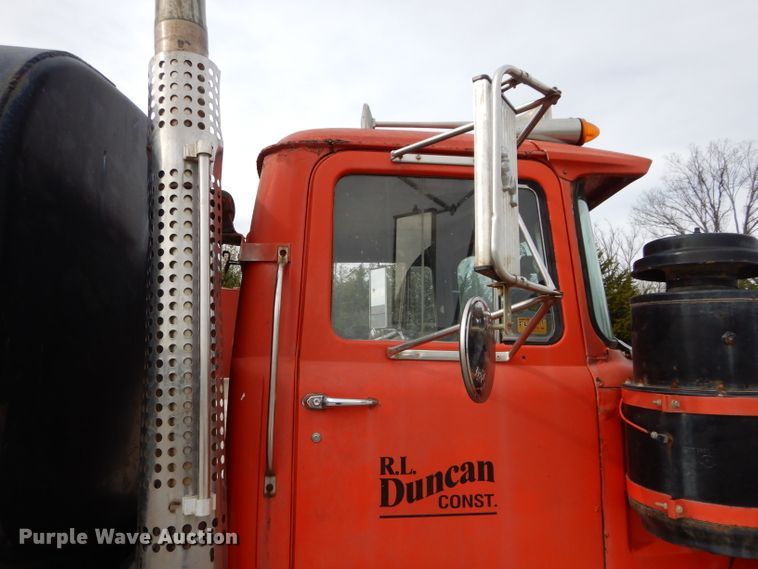 image for item DI8365 1982 Mack RD688S  water truck