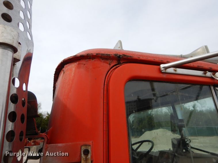 image for item DI8365 1982 Mack RD688S  water truck