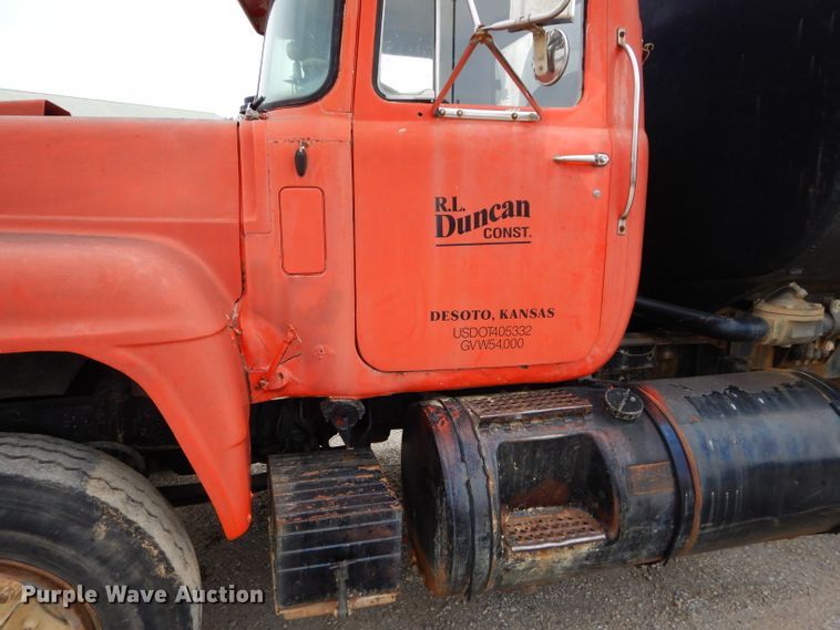 image for item DI8365 1982 Mack RD688S  water truck