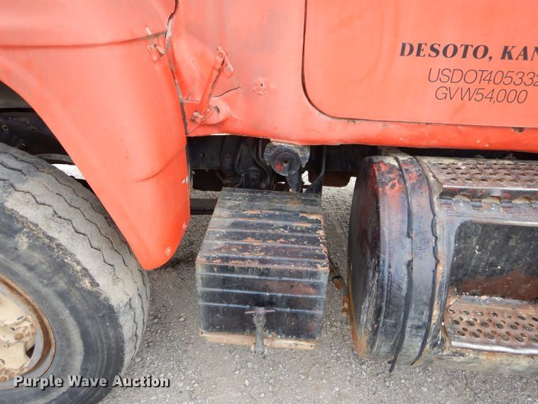 image for item DI8365 1982 Mack RD688S  water truck