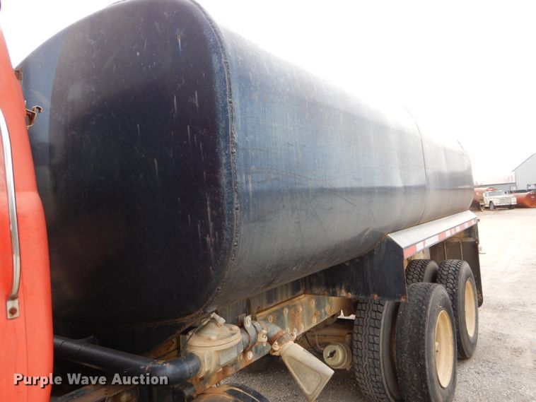 image for item DI8365 1982 Mack RD688S  water truck