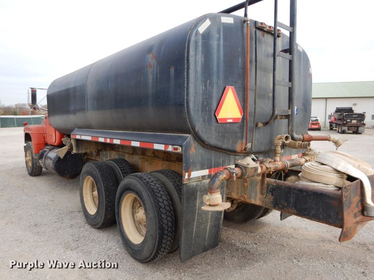 image for item DI8365 1982 Mack RD688S  water truck
