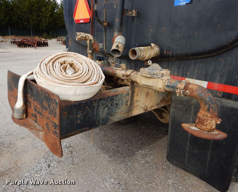 image for item DI8365 1982 Mack RD688S  water truck