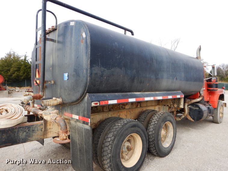 image for item DI8365 1982 Mack RD688S  water truck