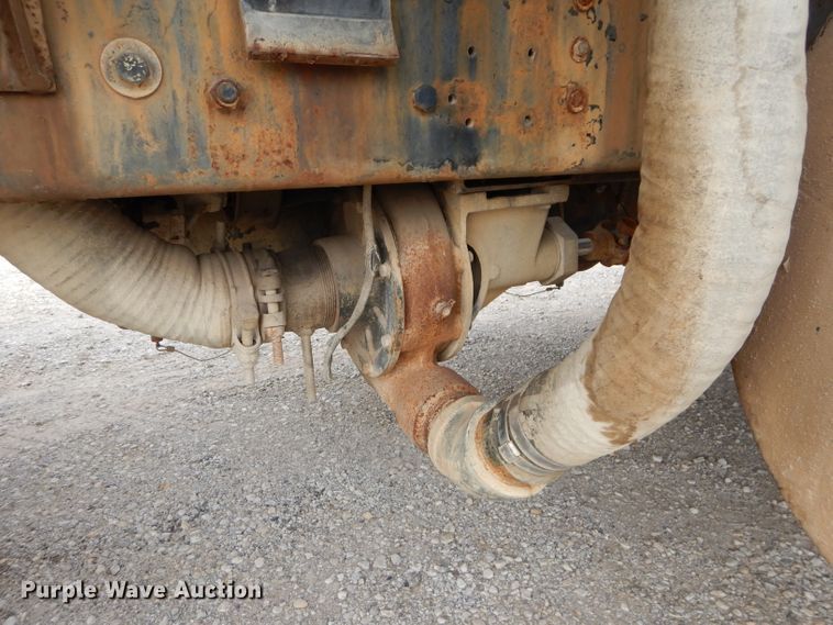 image for item DI8365 1982 Mack RD688S  water truck