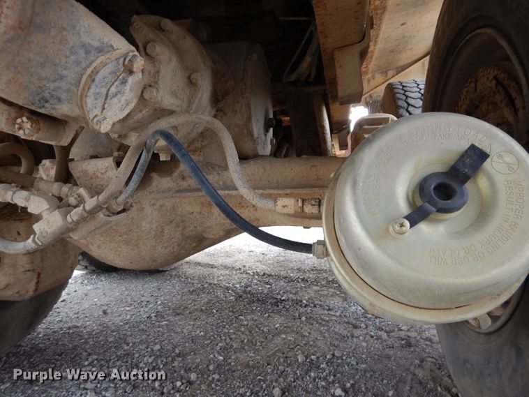 image for item DI8365 1982 Mack RD688S  water truck