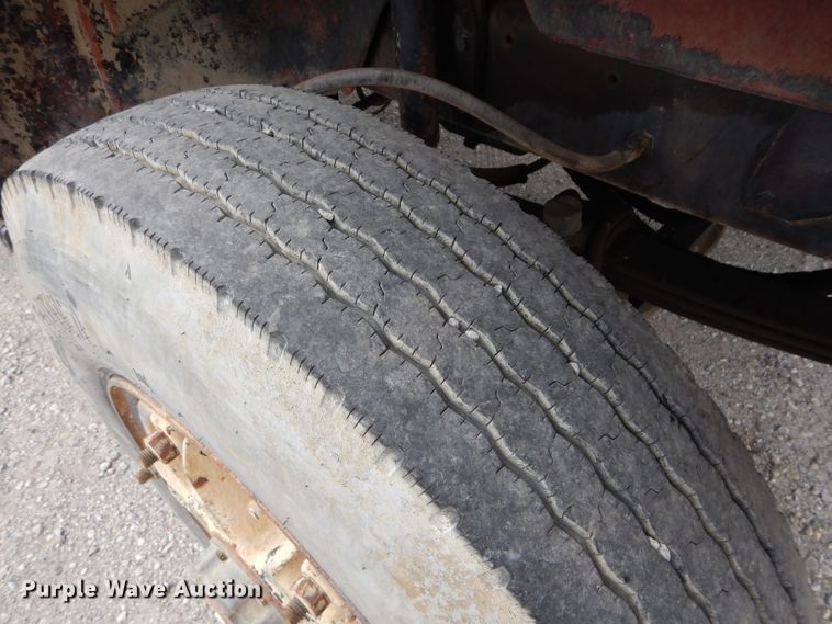 image for item DI8365 1982 Mack RD688S  water truck