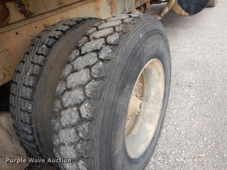 image for item DI8365 1982 Mack RD688S  water truck