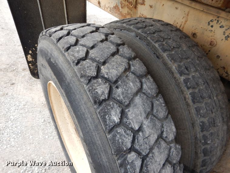 image for item DI8365 1982 Mack RD688S  water truck