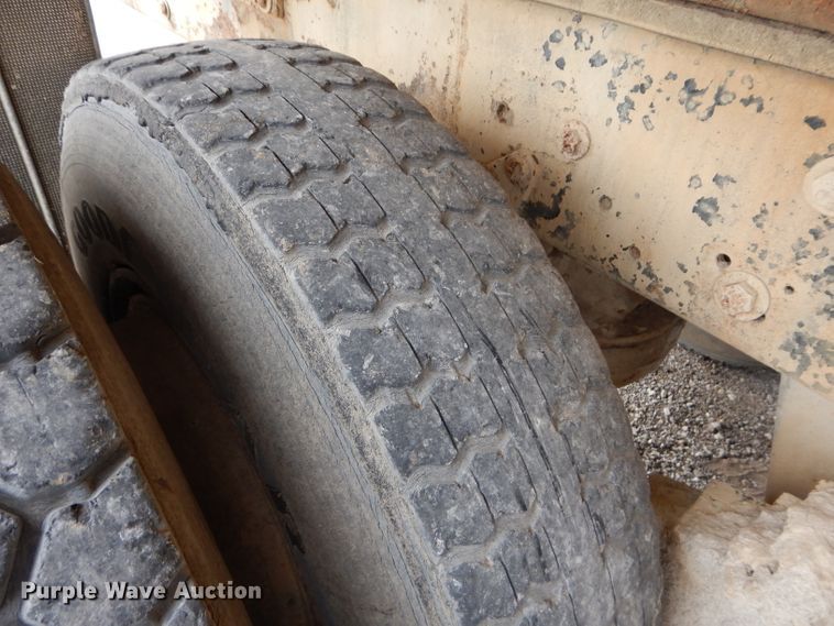 image for item DI8365 1982 Mack RD688S  water truck