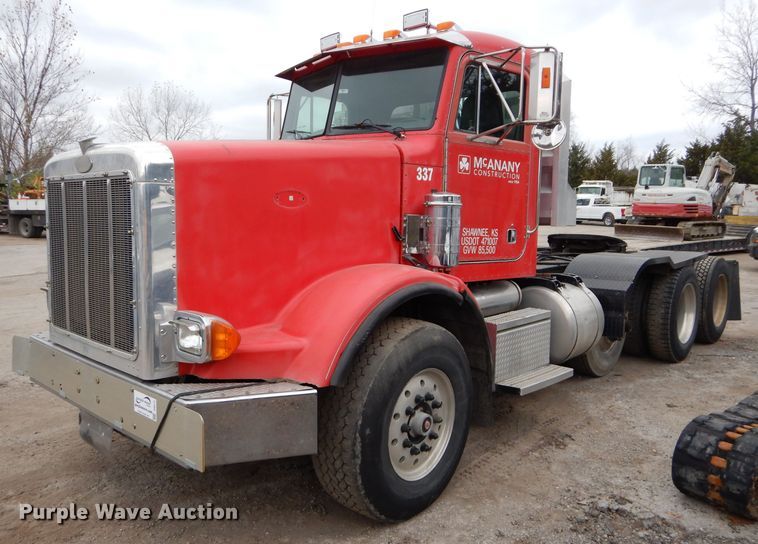 image for item DI8373 2000 Peterbilt 357  semi truck