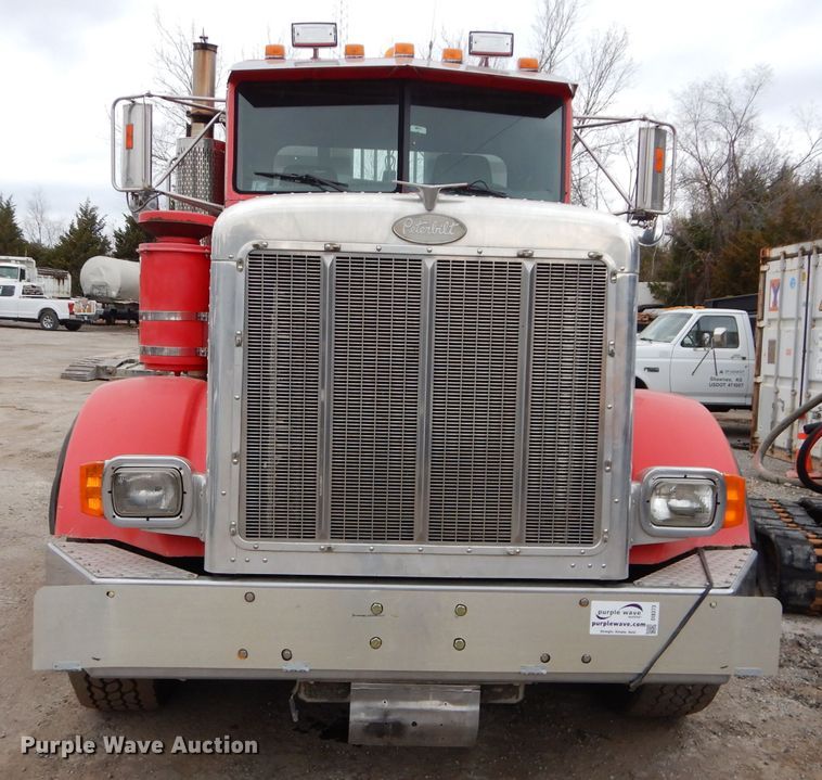 image for item DI8373 2000 Peterbilt 357  semi truck