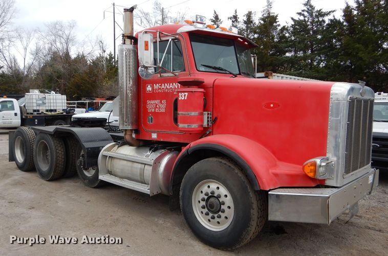 image for item DI8373 2000 Peterbilt 357  semi truck