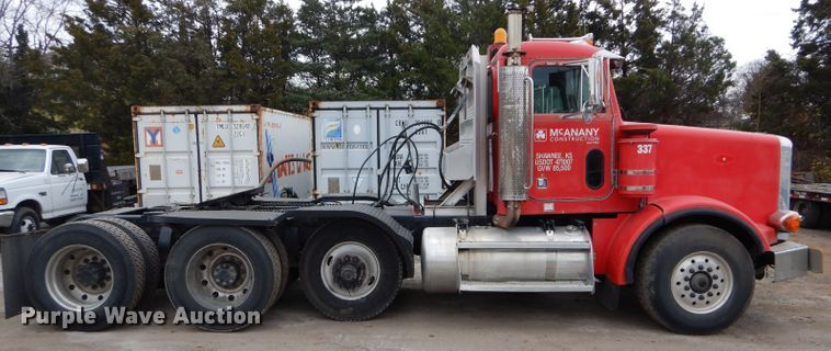 image for item DI8373 2000 Peterbilt 357  semi truck