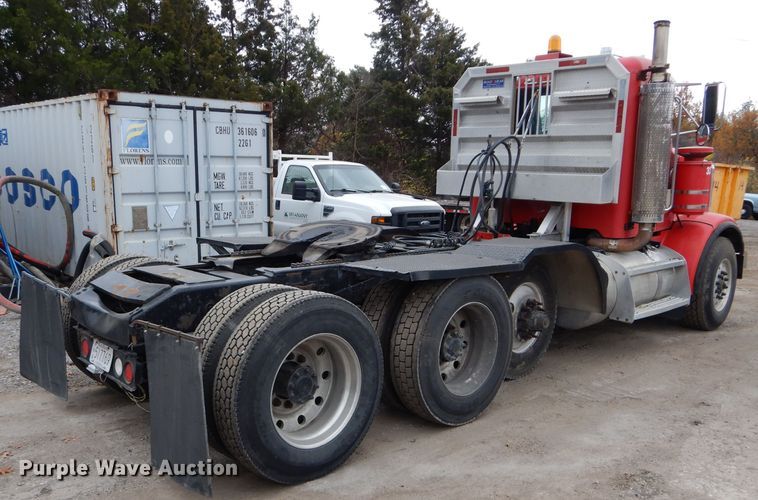 image for item DI8373 2000 Peterbilt 357  semi truck