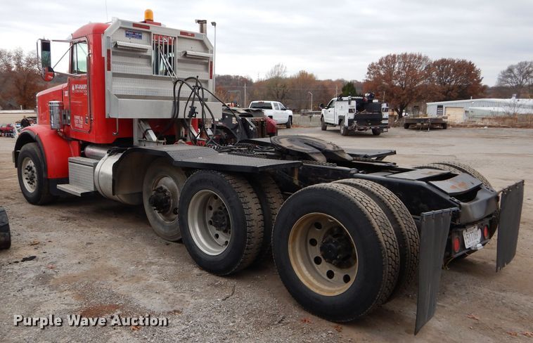 image for item DI8373 2000 Peterbilt 357  semi truck