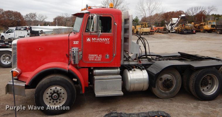 image for item DI8373 2000 Peterbilt 357  semi truck