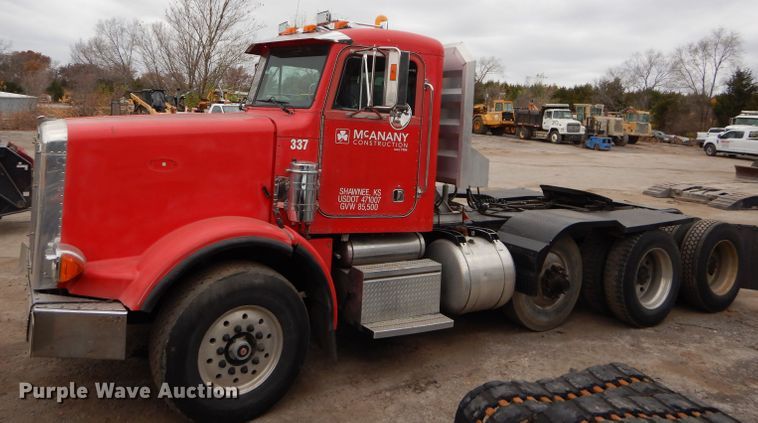 image for item DI8373 2000 Peterbilt 357  semi truck