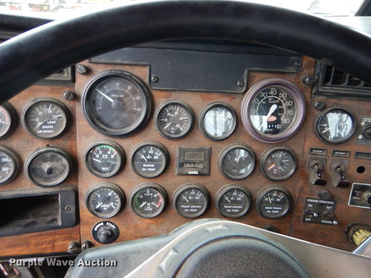 image for item DI8373 2000 Peterbilt 357  semi truck