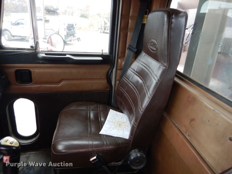 image for item DI8373 2000 Peterbilt 357  semi truck