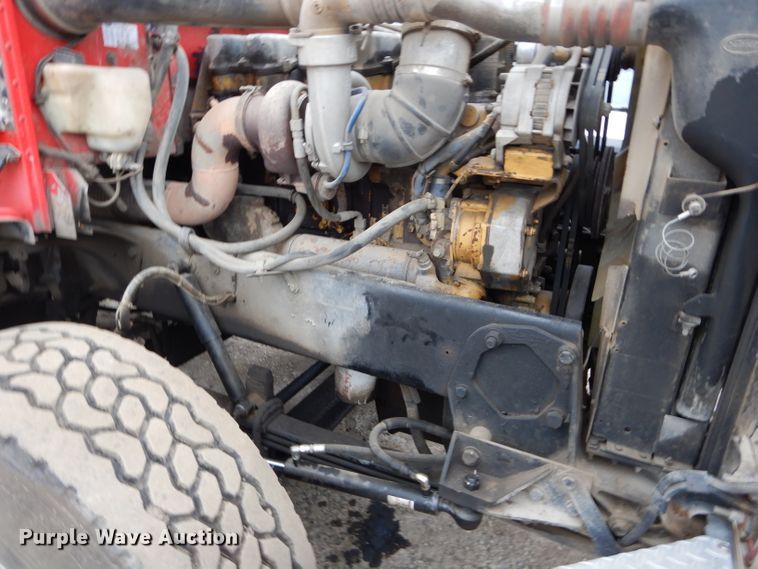 image for item DI8373 2000 Peterbilt 357  semi truck