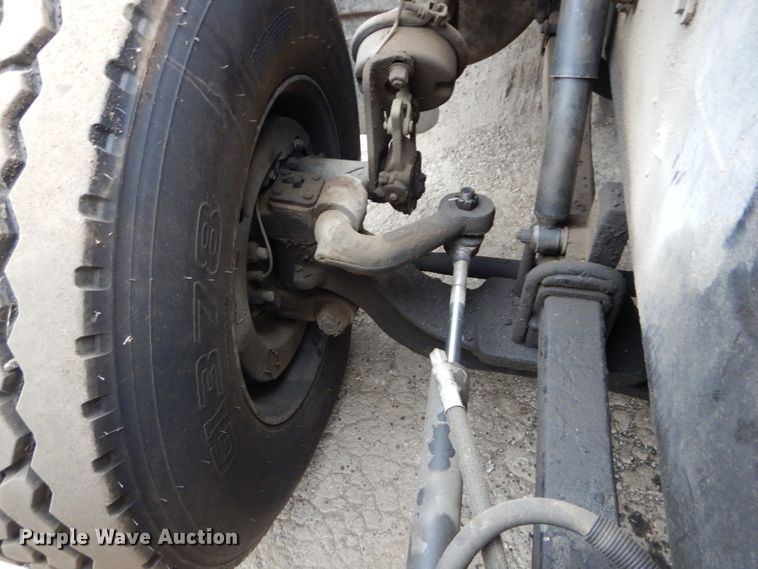 image for item DI8373 2000 Peterbilt 357  semi truck