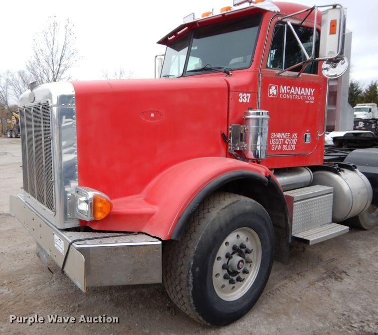 image for item DI8373 2000 Peterbilt 357  semi truck
