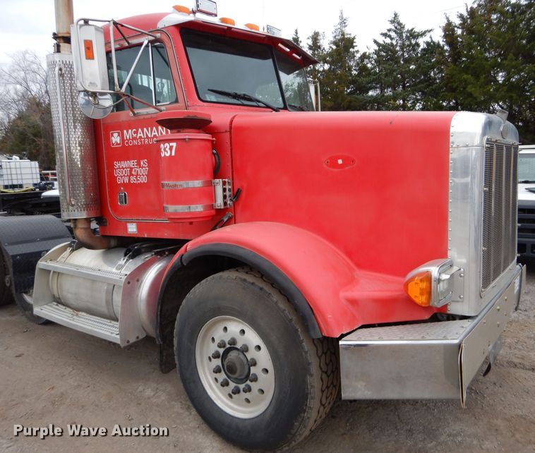 image for item DI8373 2000 Peterbilt 357  semi truck